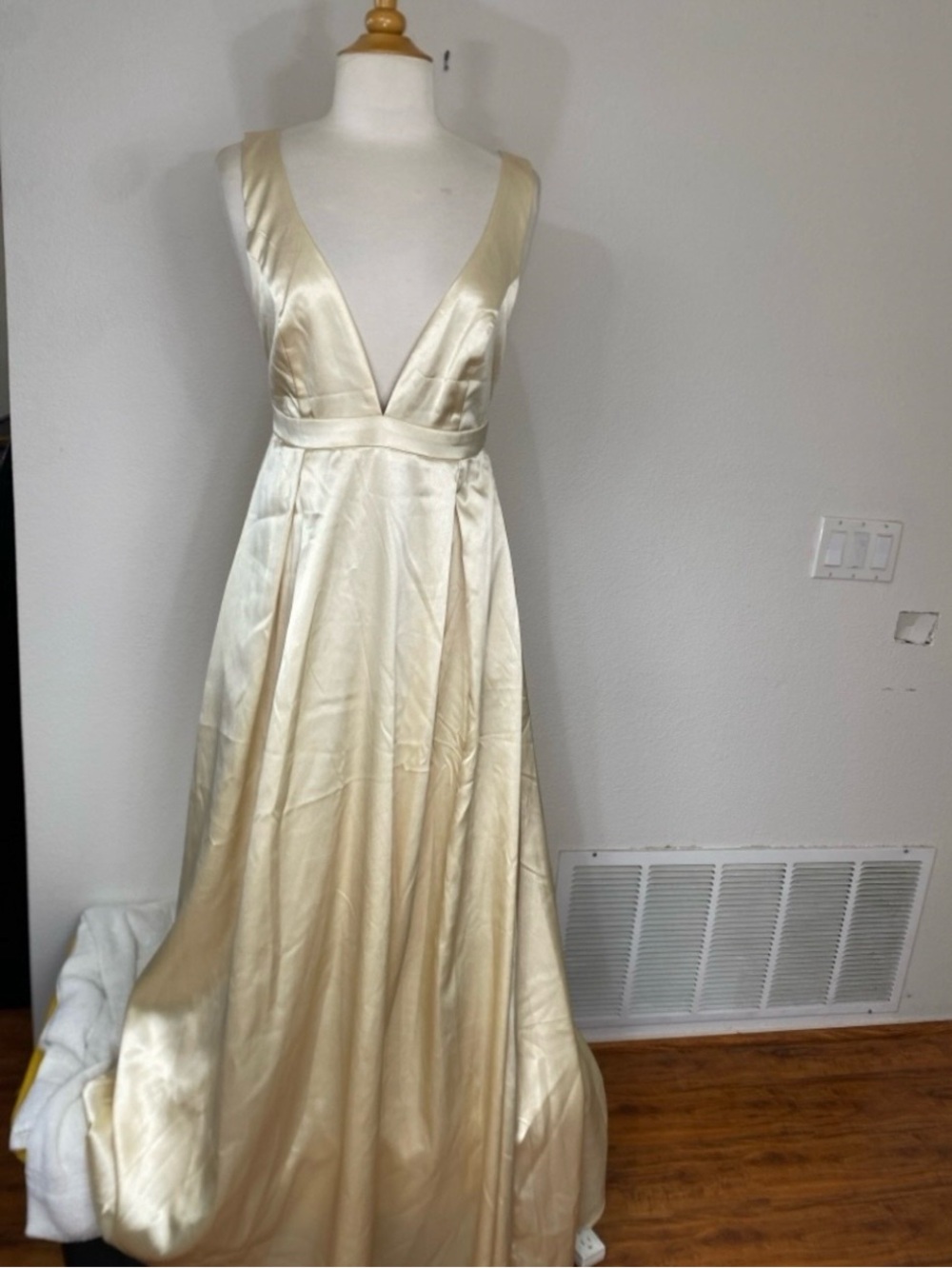 NWT New Nova Luxe Women's Champagne Satin Low V Neck Gown Dress Size Medium Glam
